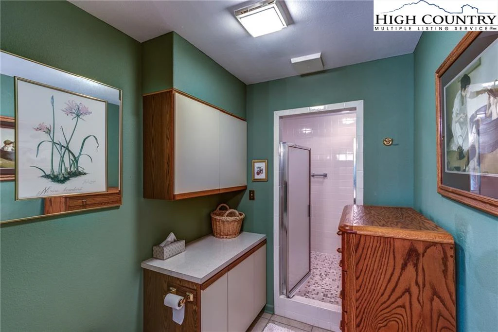 Image number 12 for the current listing