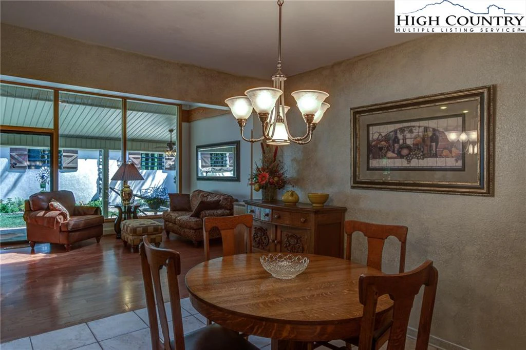 Image number 15 for the current listing