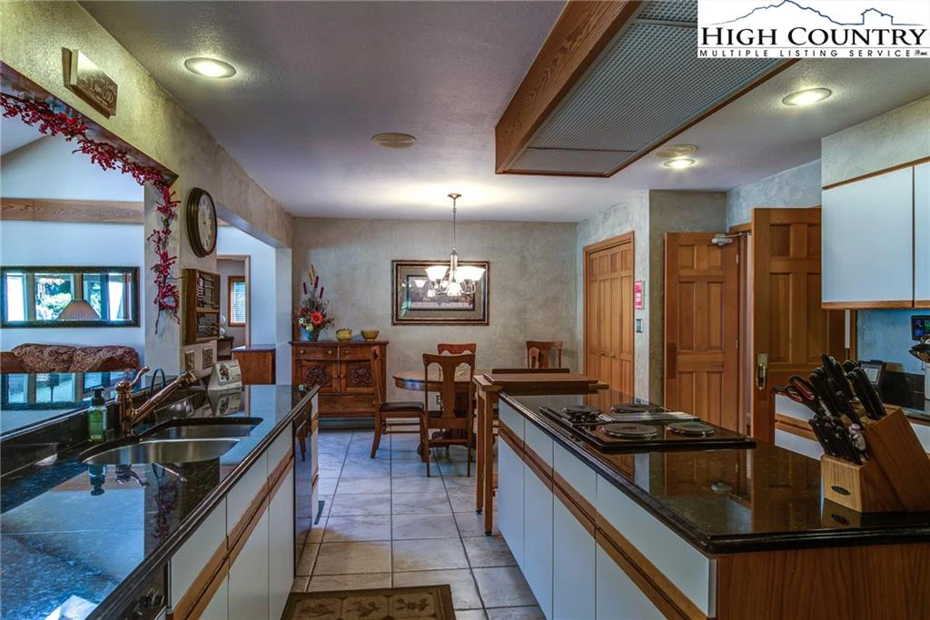 Image number 17 for the current listing