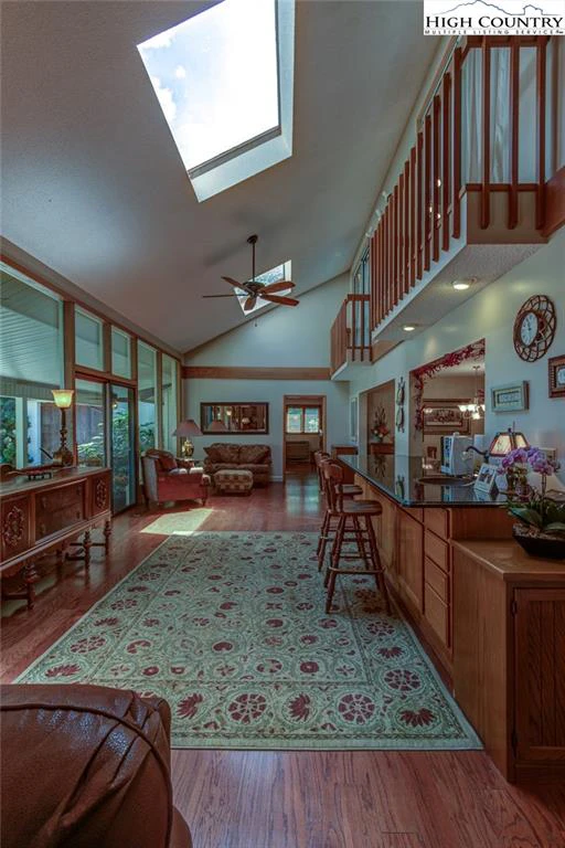 Image number 20 for the current listing