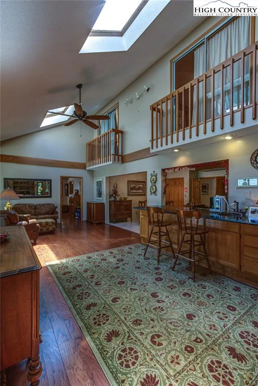 Image number 21 for the current listing