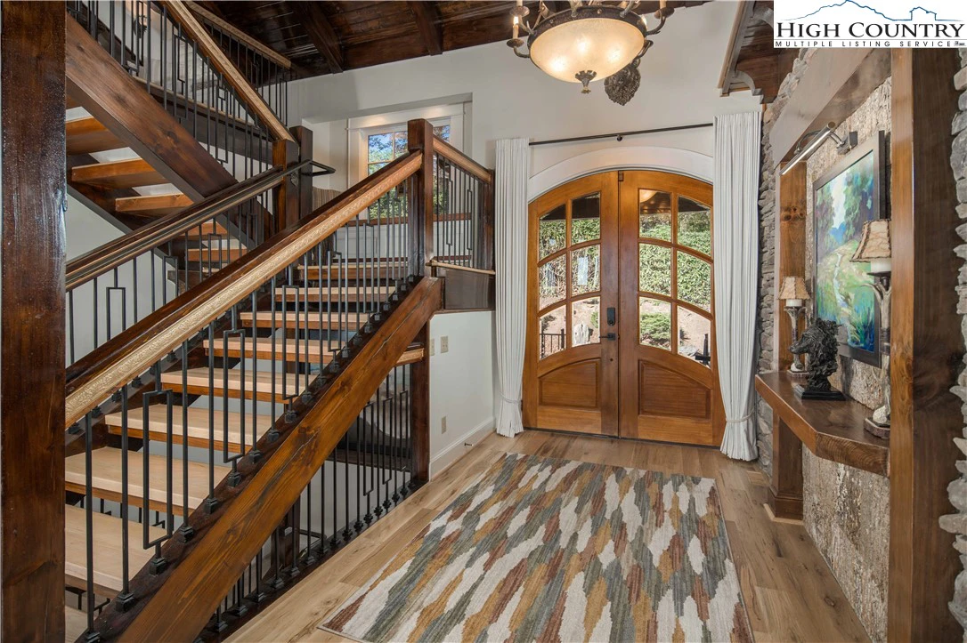 Image number 4 for the current listing