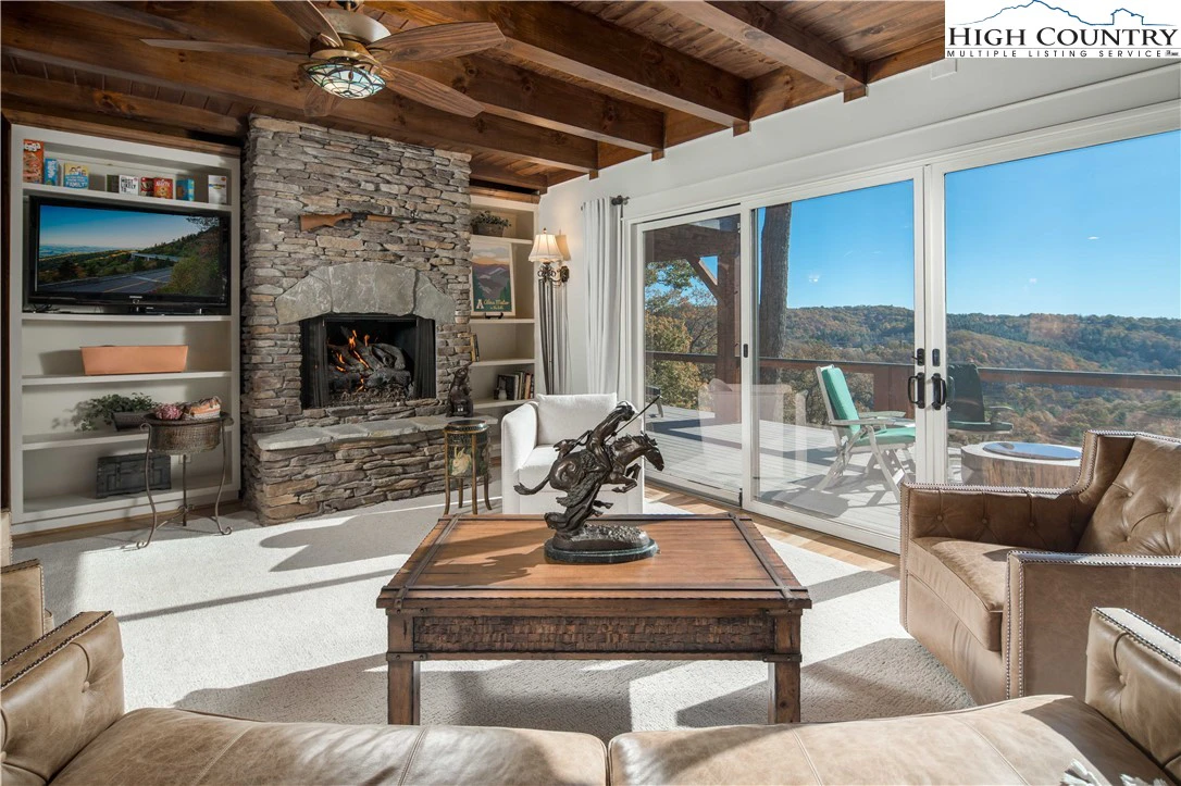 Image number 17 for the current listing