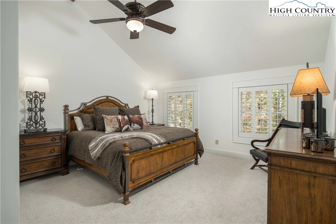 Image number 2 for the current listing