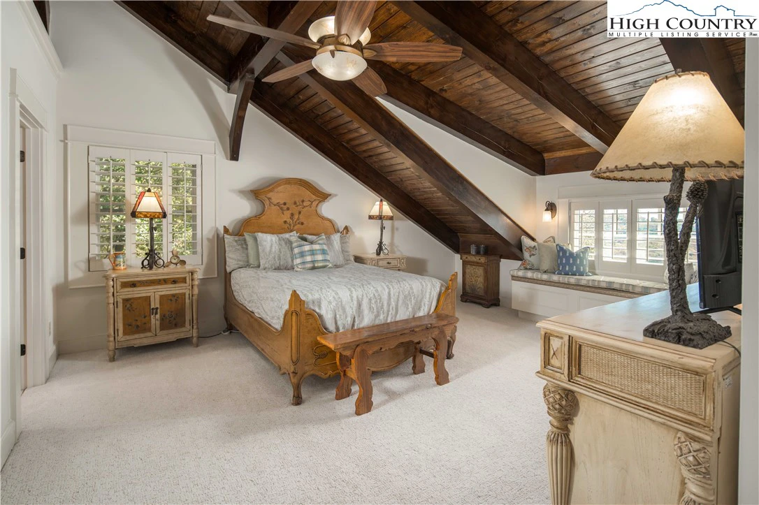 Image number 11 for the current listing