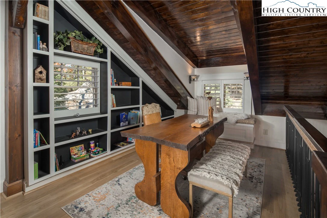 Image number 6 for the current listing