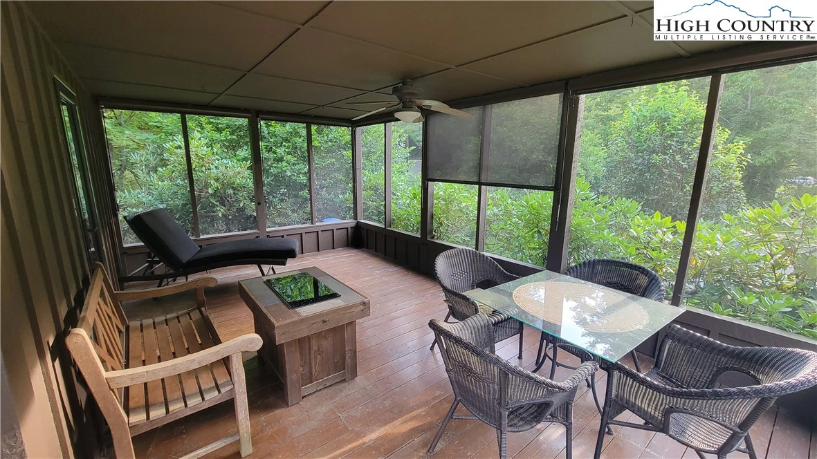 Image number 19 for the current listing