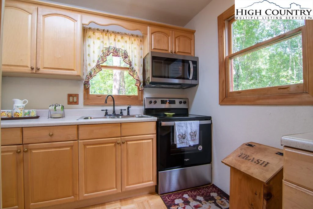 Image number 3 for the current listing