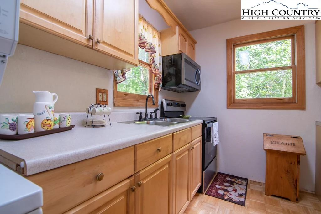 Image number 5 for the current listing
