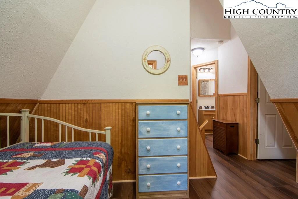Image number 7 for the current listing