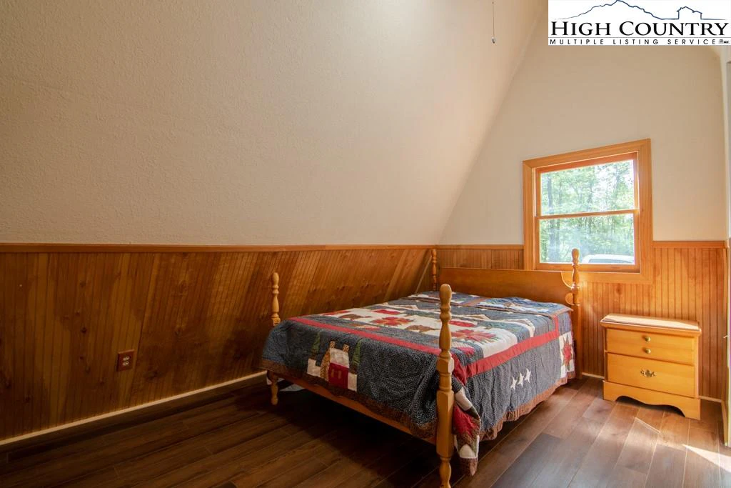 Image number 8 for the current listing