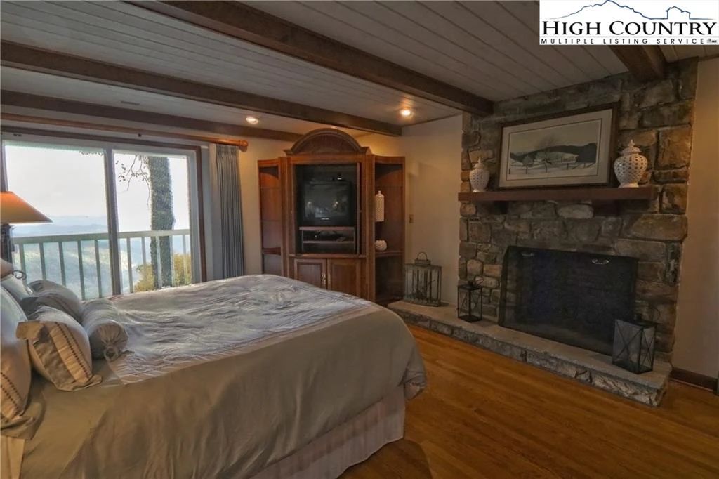 Image number 11 for the current listing
