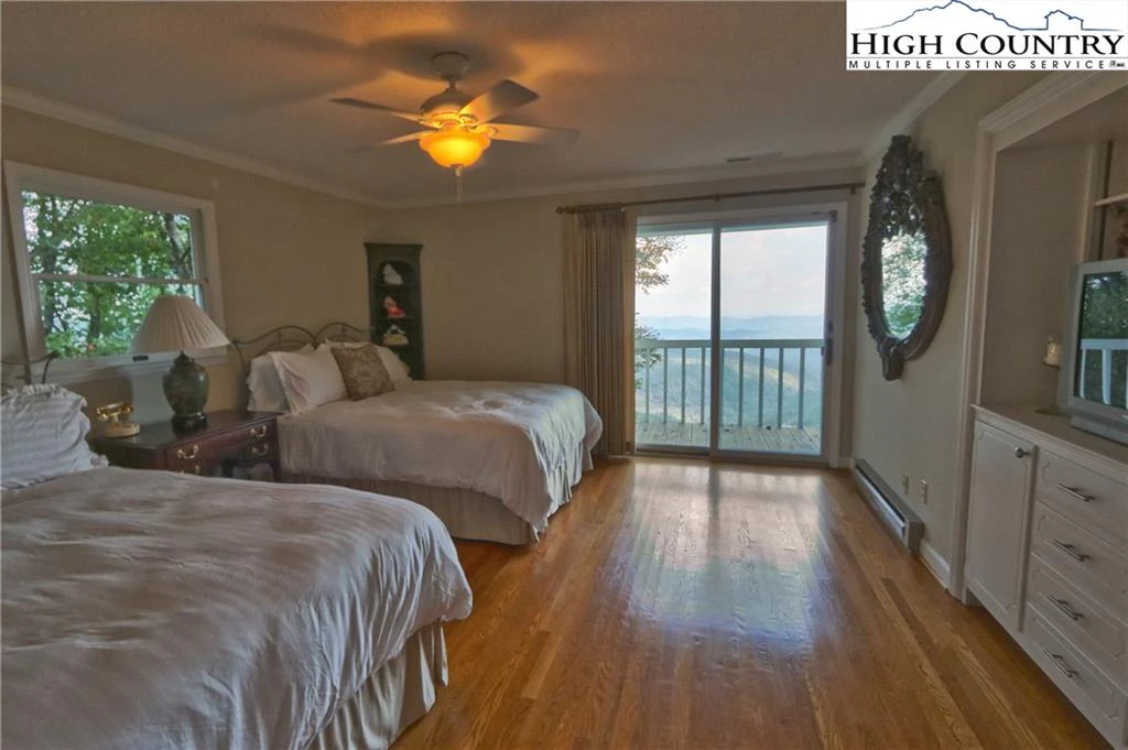 Image number 6 for the current listing