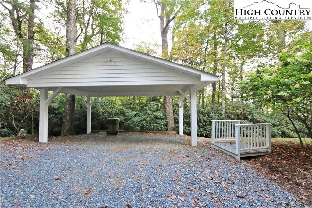 Image number 19 for the current listing