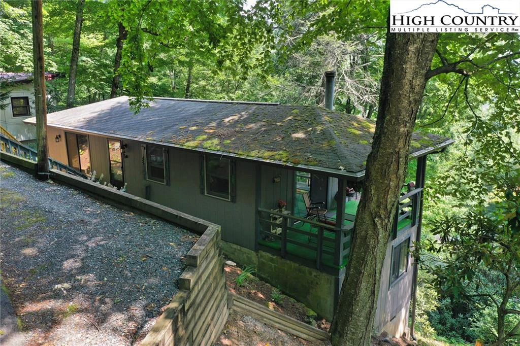 Image number 1 for the current listing