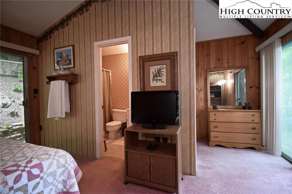 Image number 11 for the current listing