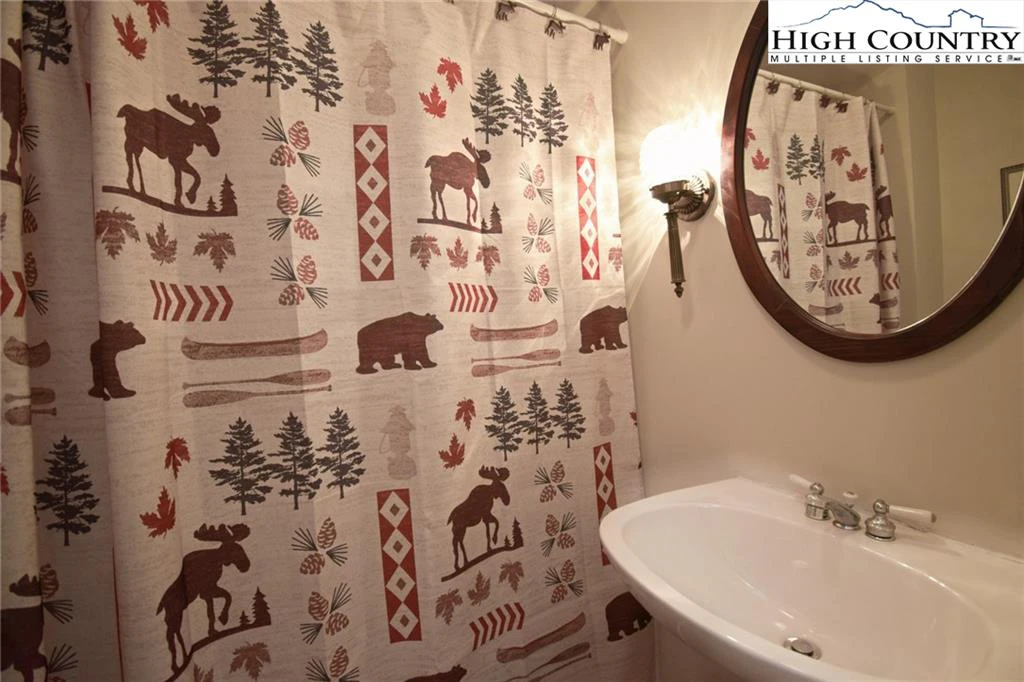Image number 2 for the current listing