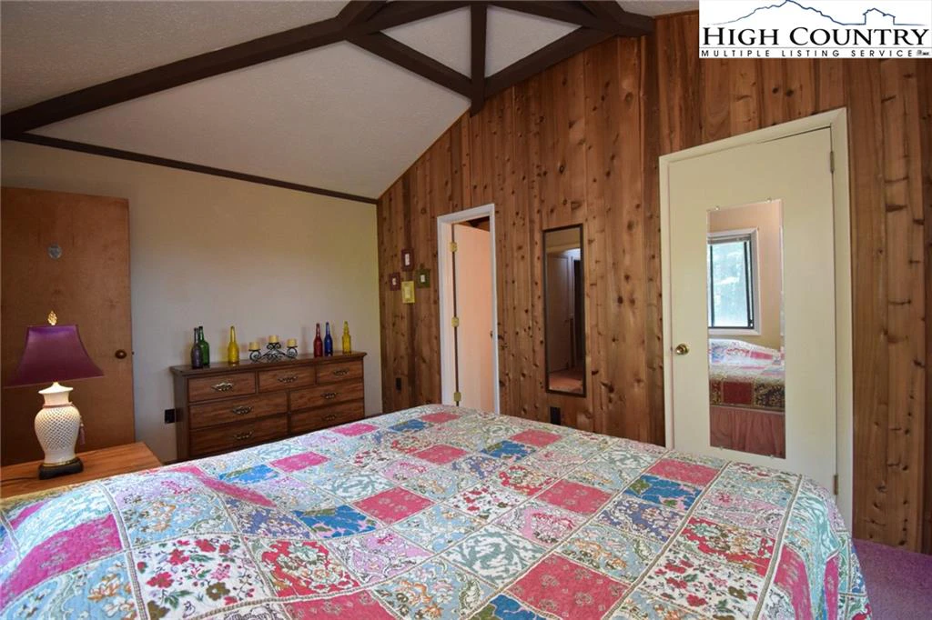 Image number 14 for the current listing