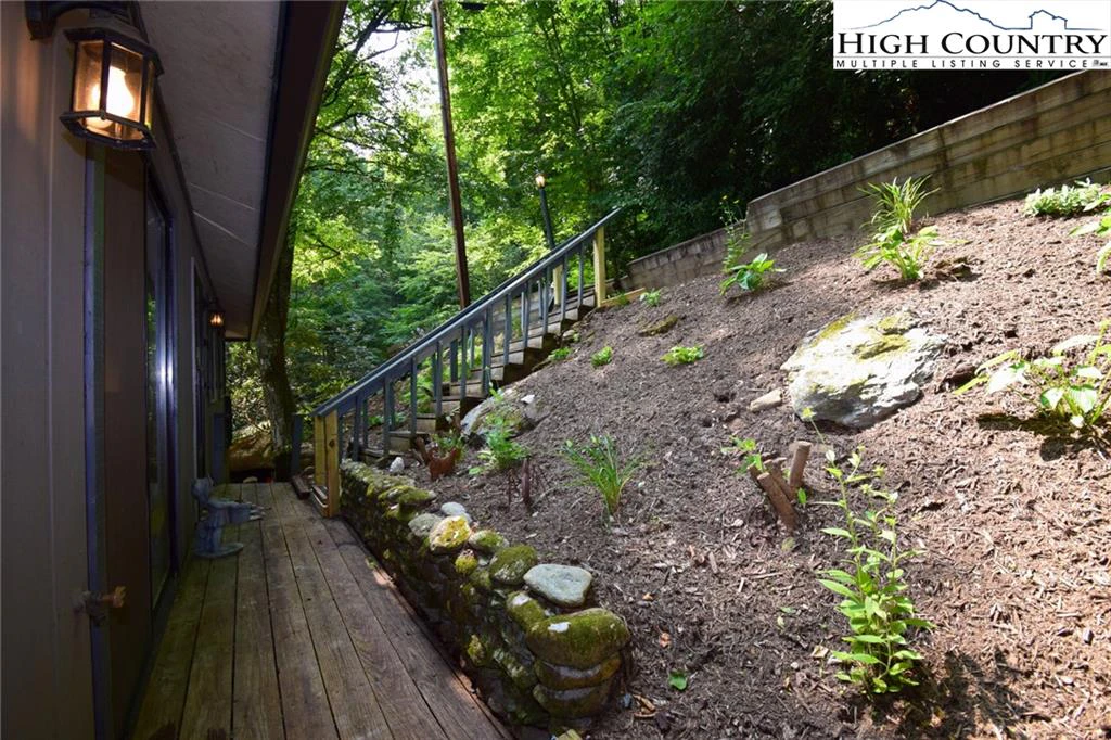 Image number 19 for the current listing