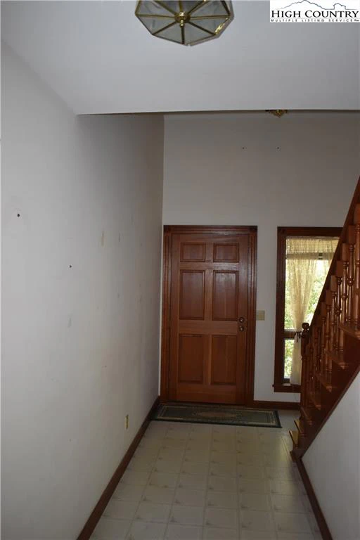 Image number 14 for the current listing