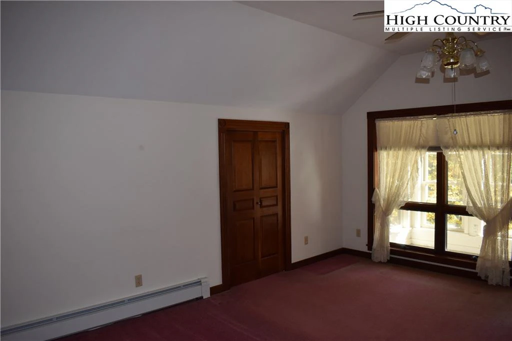 Image number 5 for the current listing