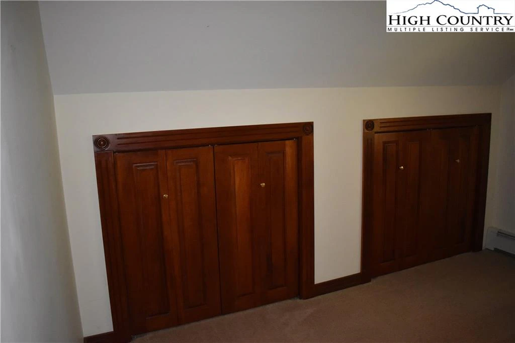 Image number 9 for the current listing