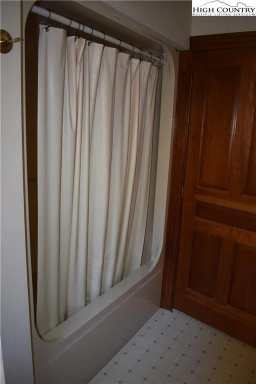 Image number 2 for the current listing