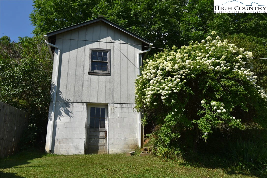Image number 13 for the current listing