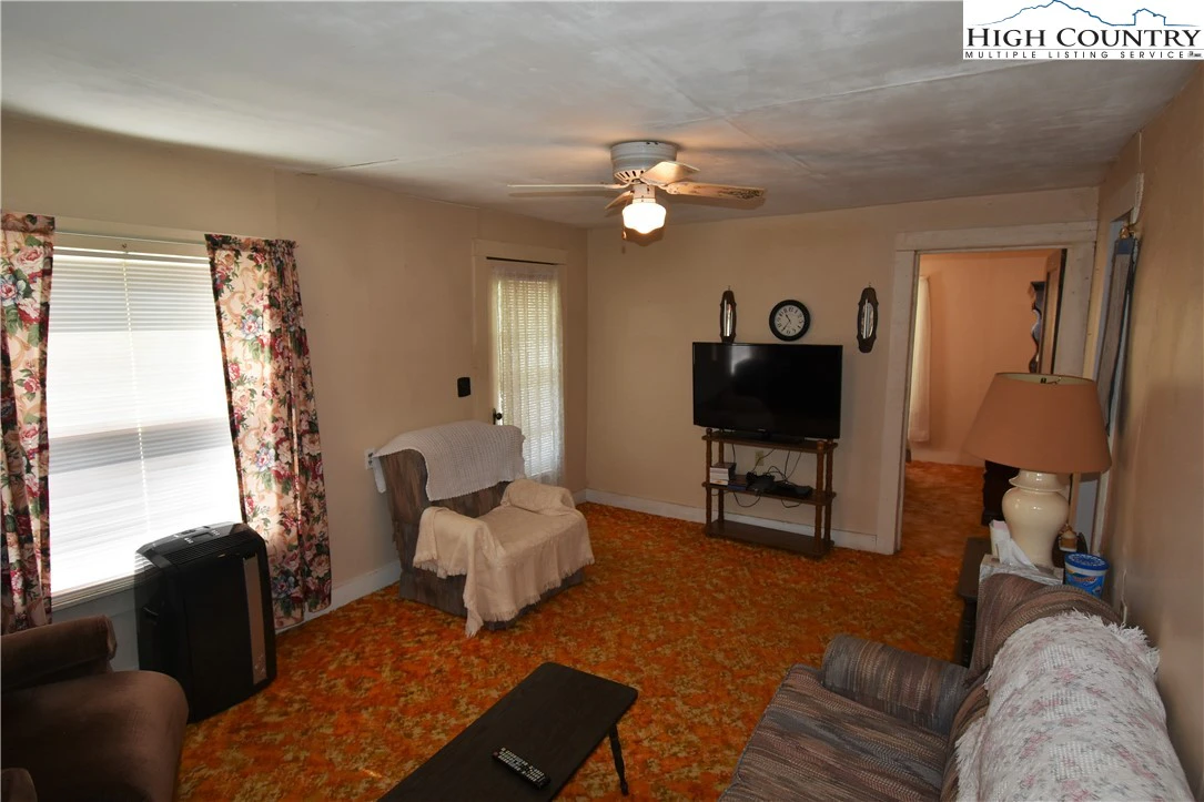Image number 11 for the current listing