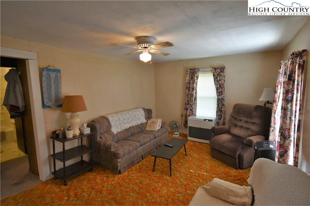 Image number 2 for the current listing