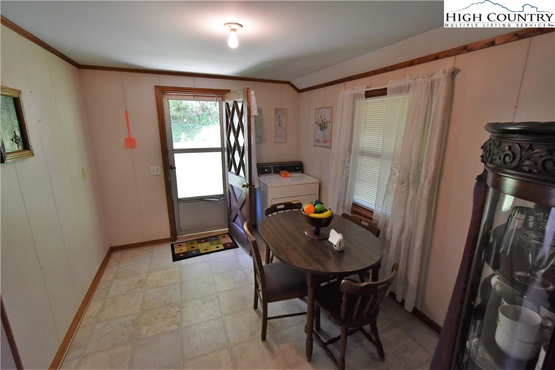 Image number 5 for the current listing