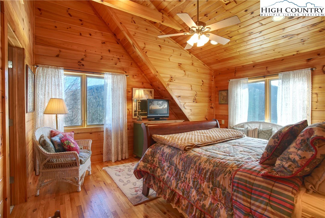 Image number 3 for the current listing