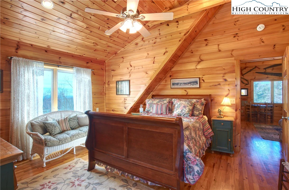 Image number 4 for the current listing