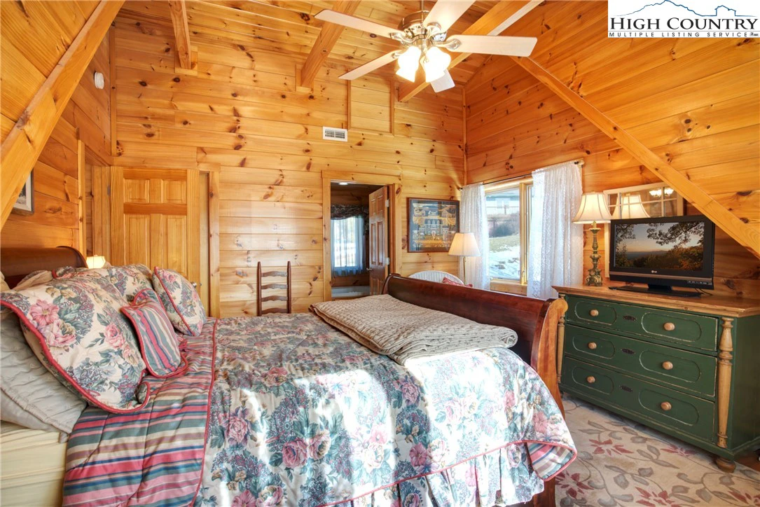 Image number 5 for the current listing