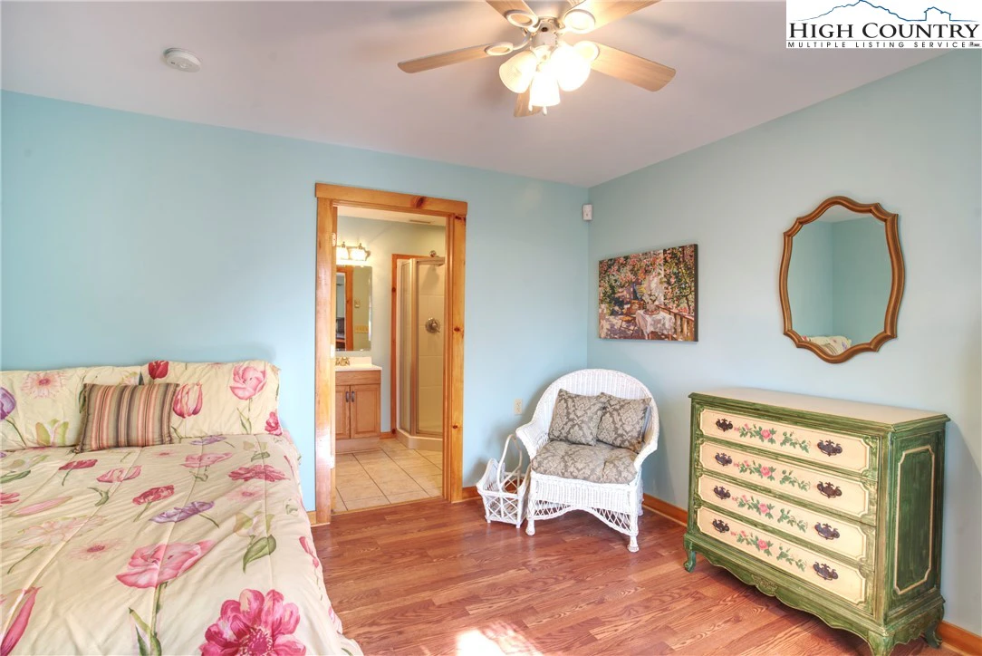 Image number 7 for the current listing