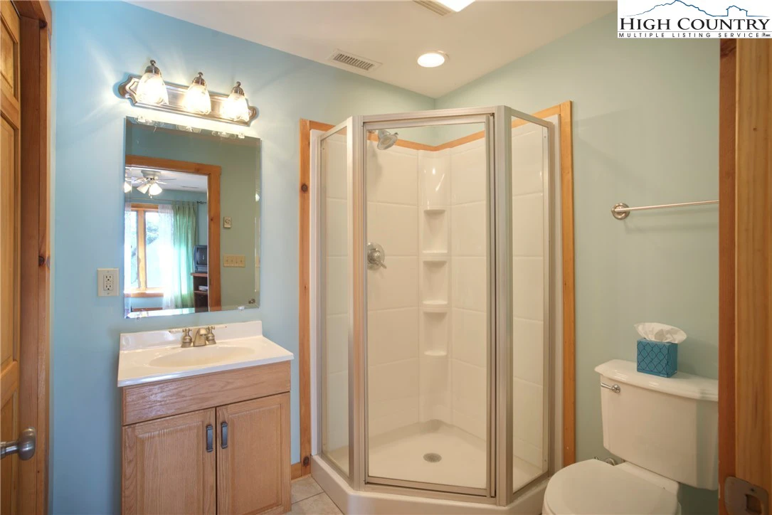 Image number 8 for the current listing