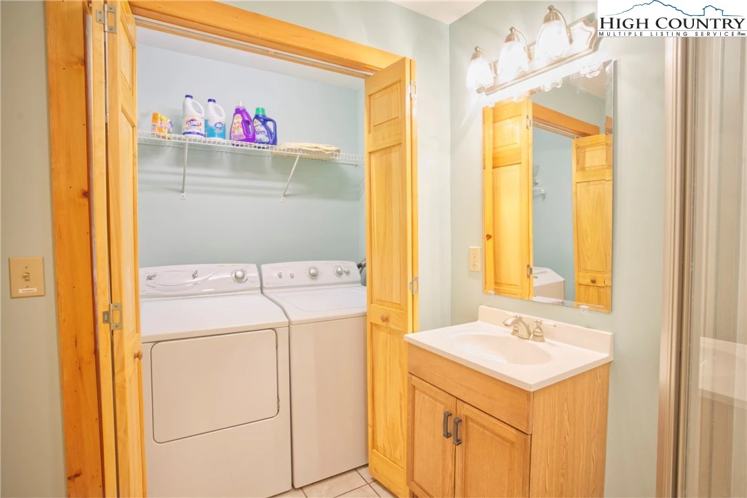 Image number 9 for the current listing
