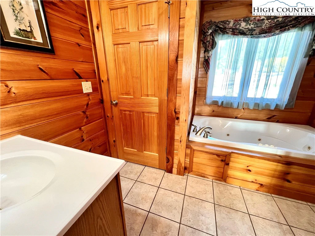 Image number 6 for the current listing