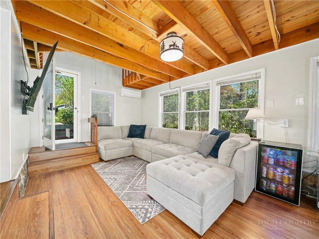 Image number 21 for the current listing