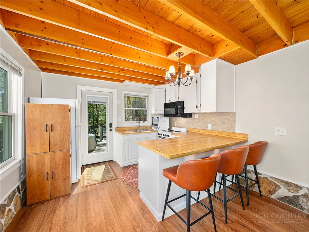 Image number 19 for the current listing
