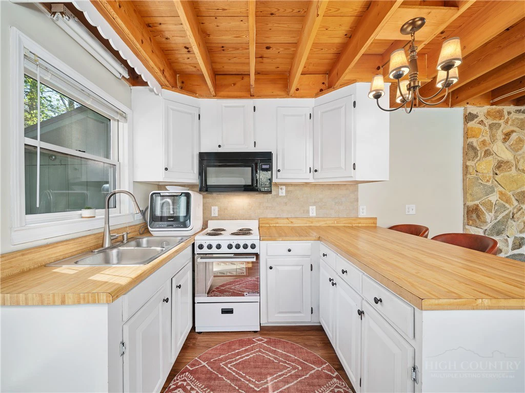 Image number 18 for the current listing