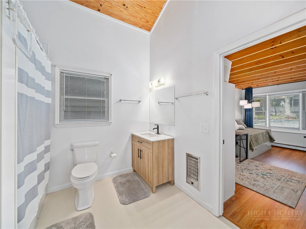 Image number 16 for the current listing
