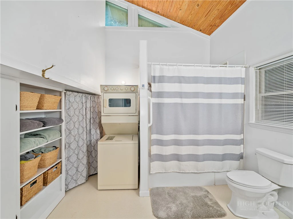 Image number 15 for the current listing
