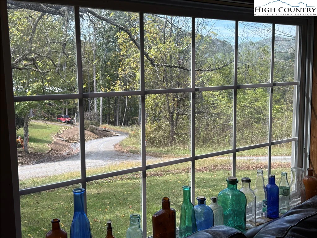 Image number 3 for the current listing