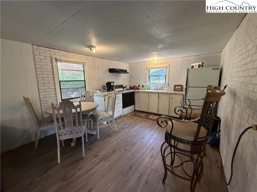 Image number 7 for the current listing