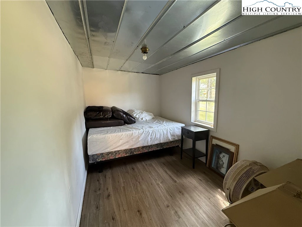 Image number 9 for the current listing