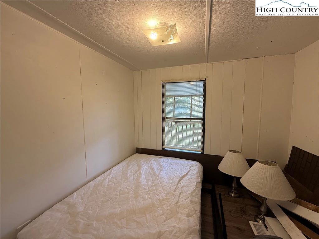 Image number 10 for the current listing