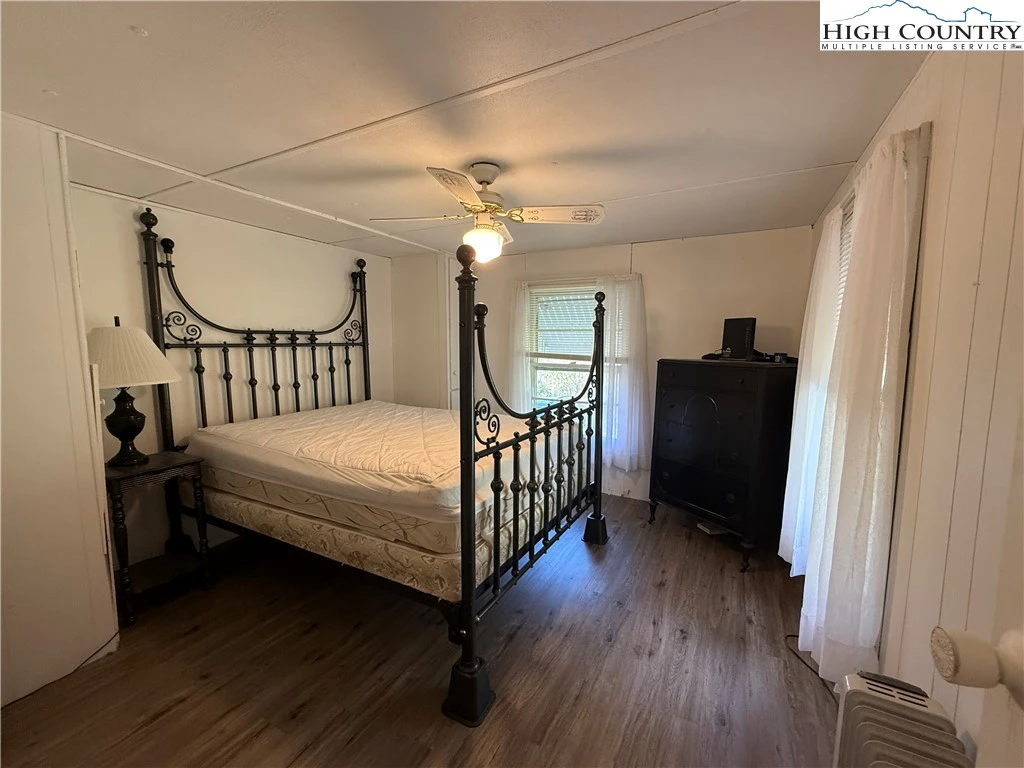 Image number 11 for the current listing