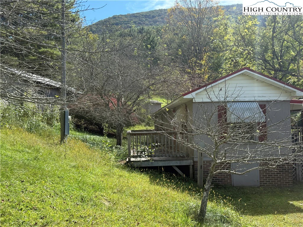 Image number 14 for the current listing