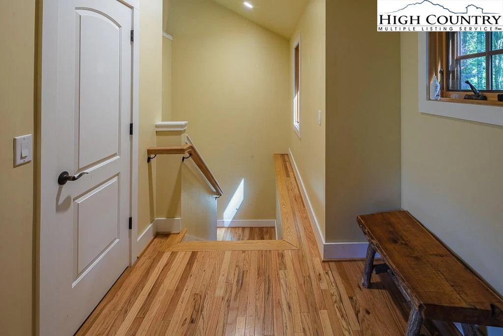 Image number 6 for the current listing